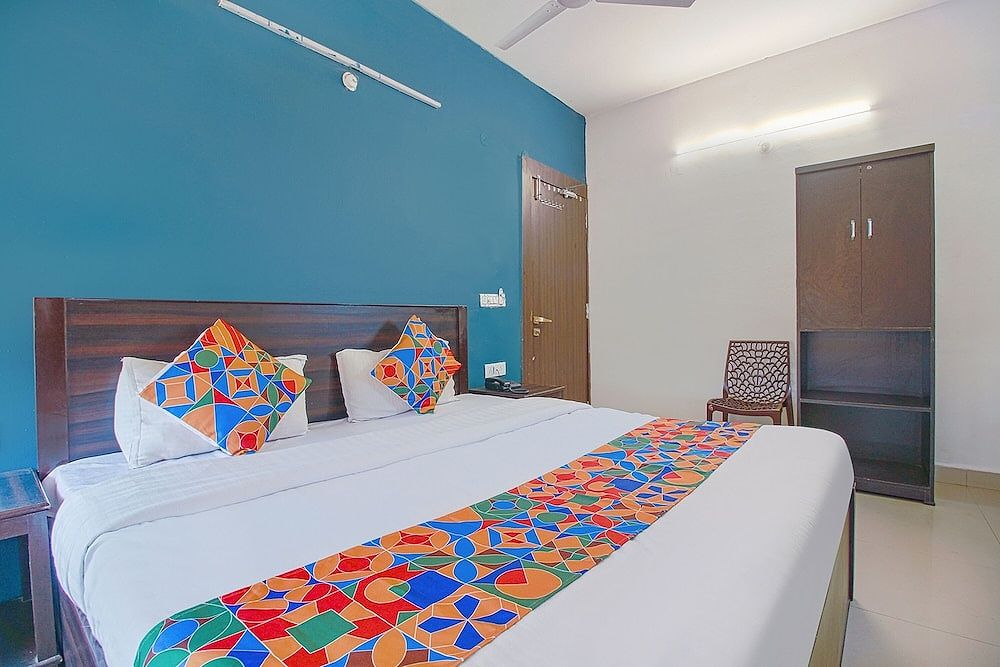 FabHotel Saket Inn Deluxe Room 2