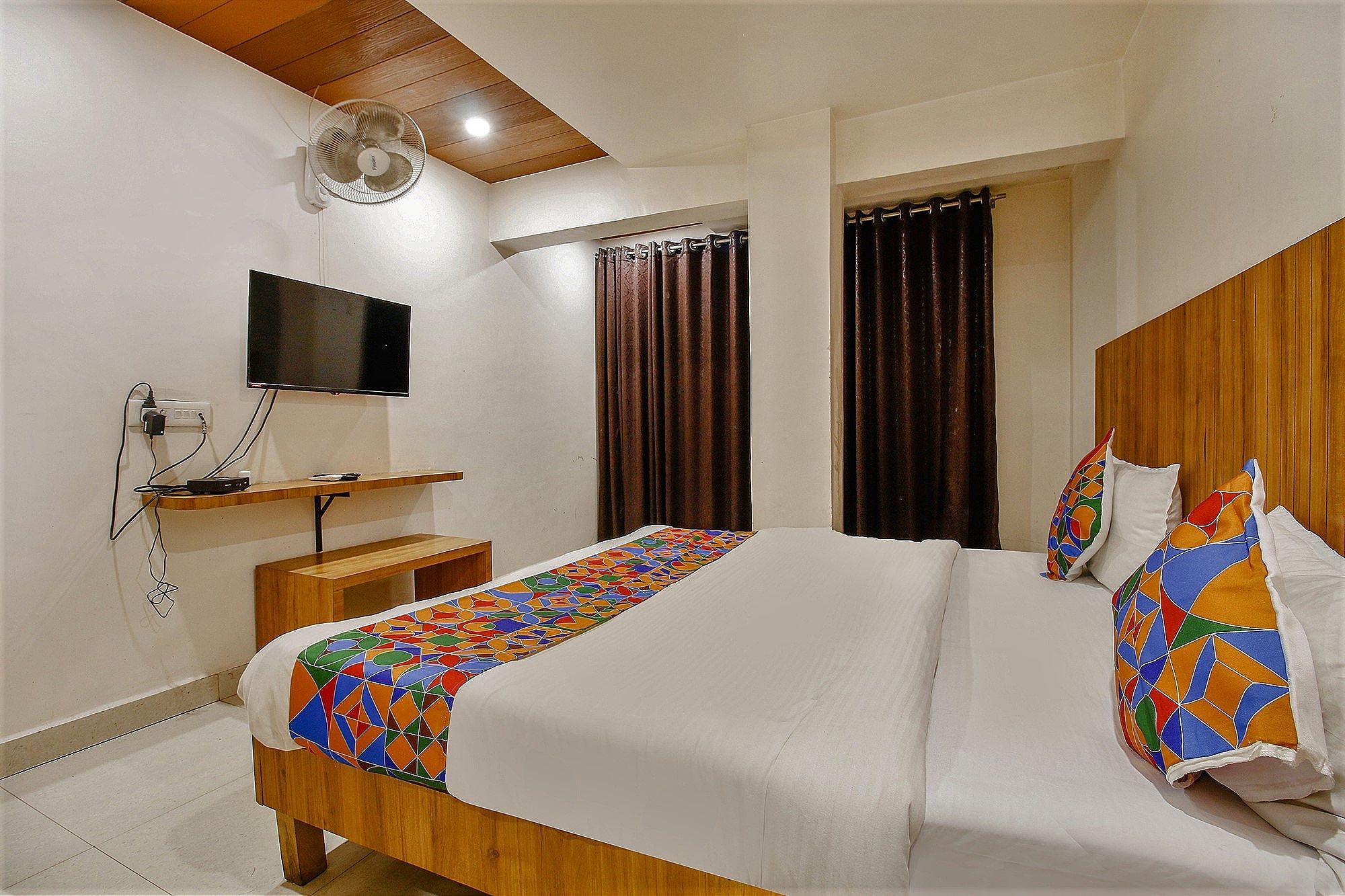 Via Sunshine Regency Deluxe Room 4