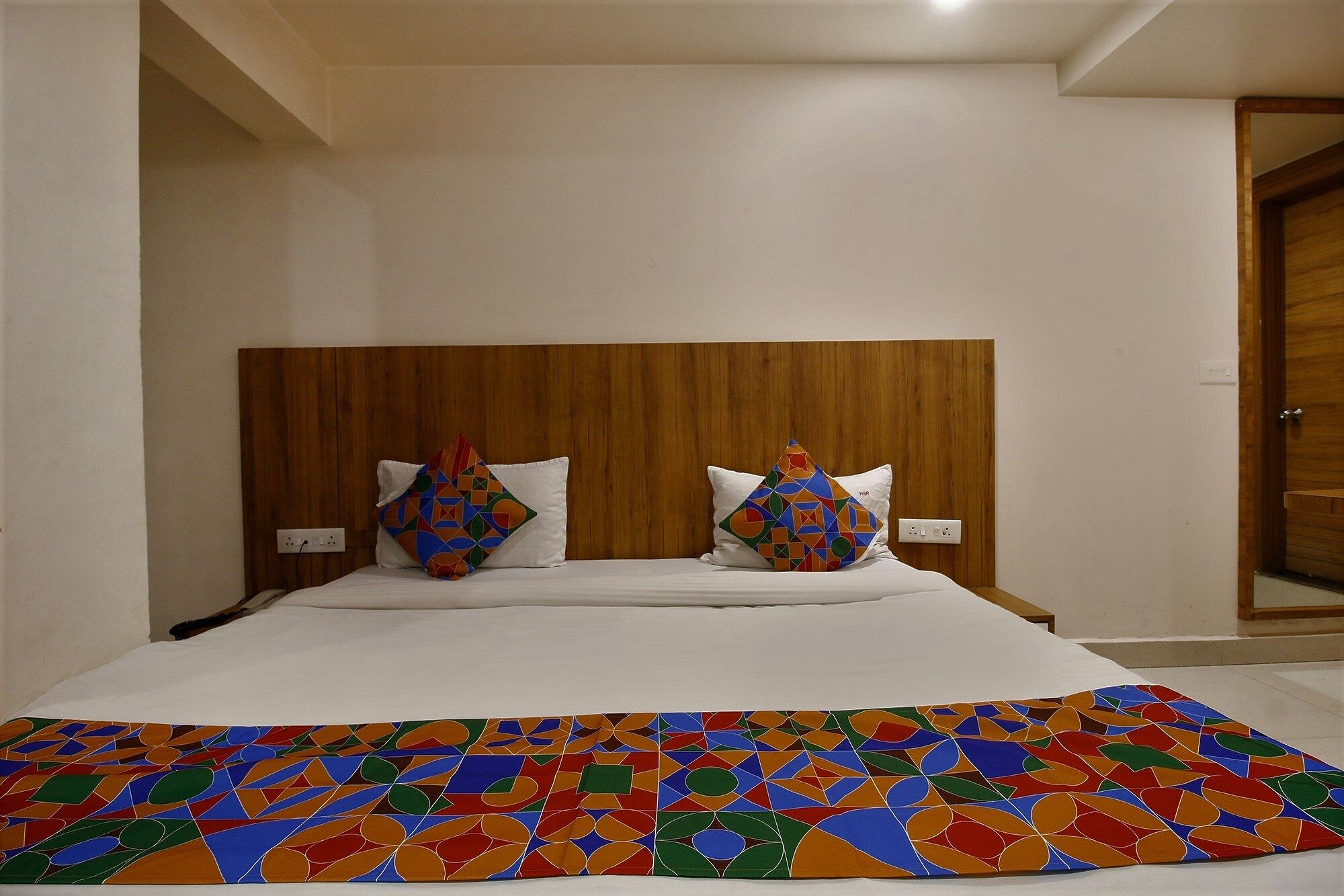 Via Sunshine Regency Deluxe Room 5