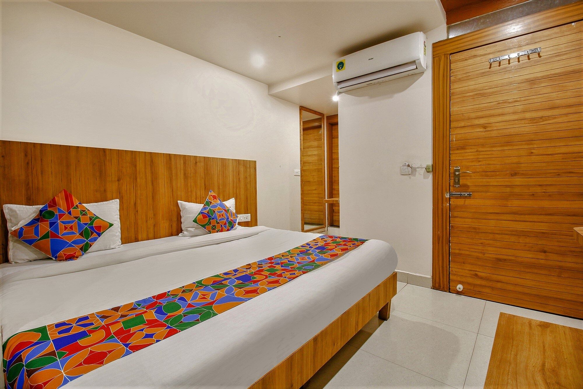 Via Sunshine Regency Deluxe Room 6