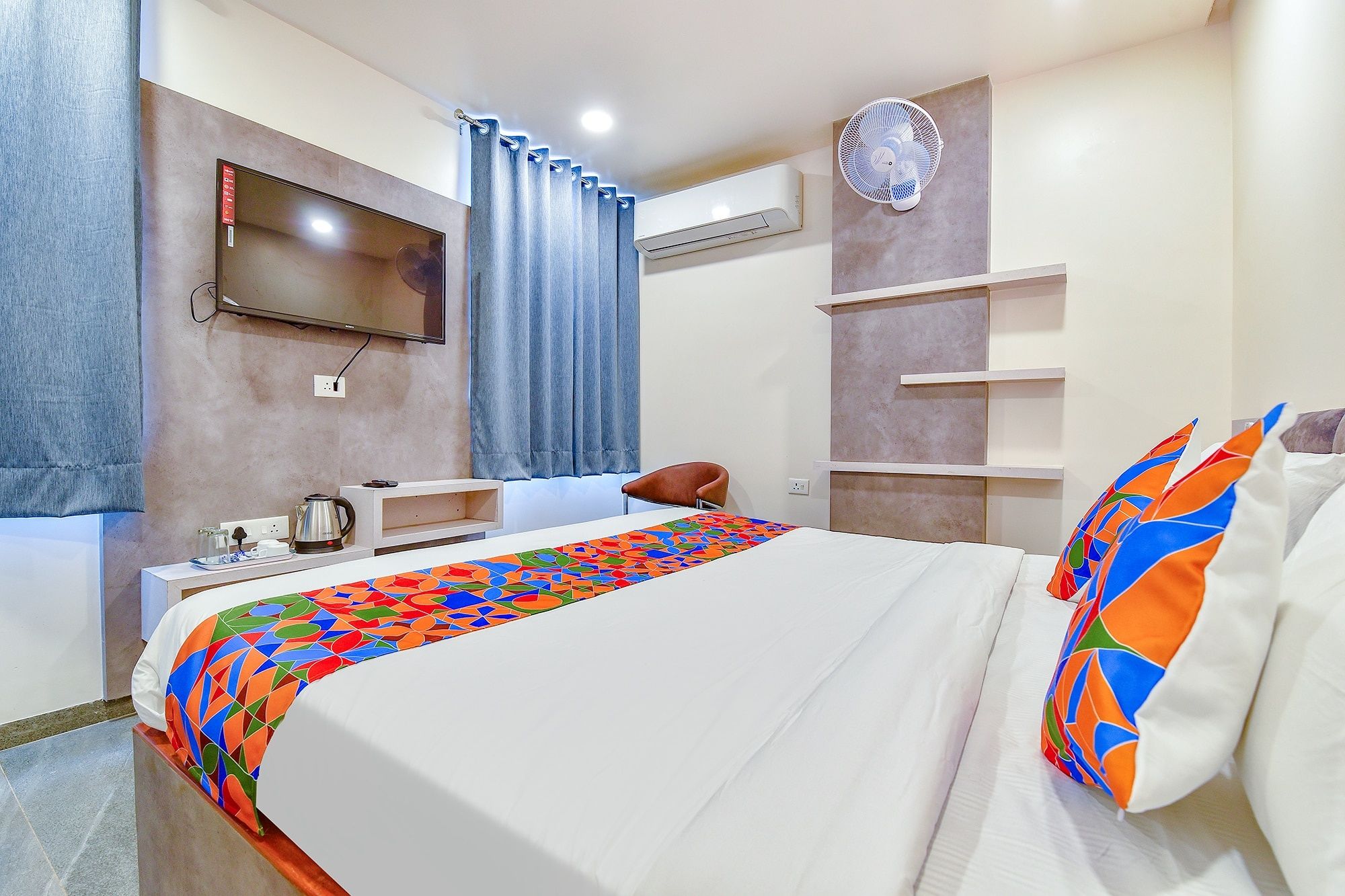 FabHotel Prime Rudra Deluxe Room 4