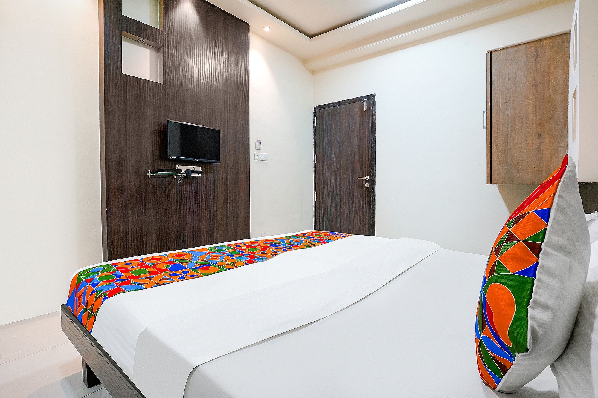 undefined FabHotel Regent Inn 9