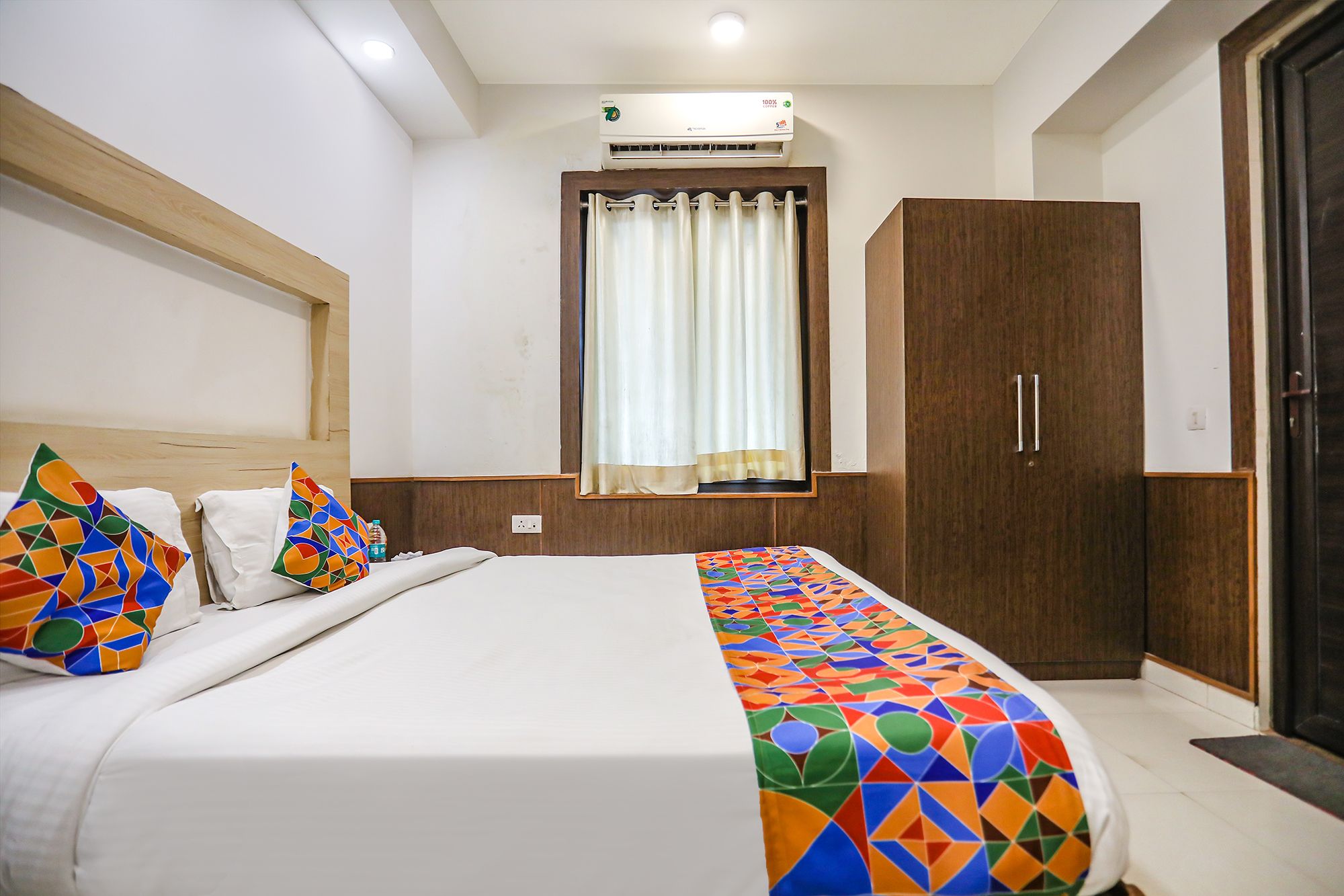 FabHotel The Horizon Deluxe Room 14