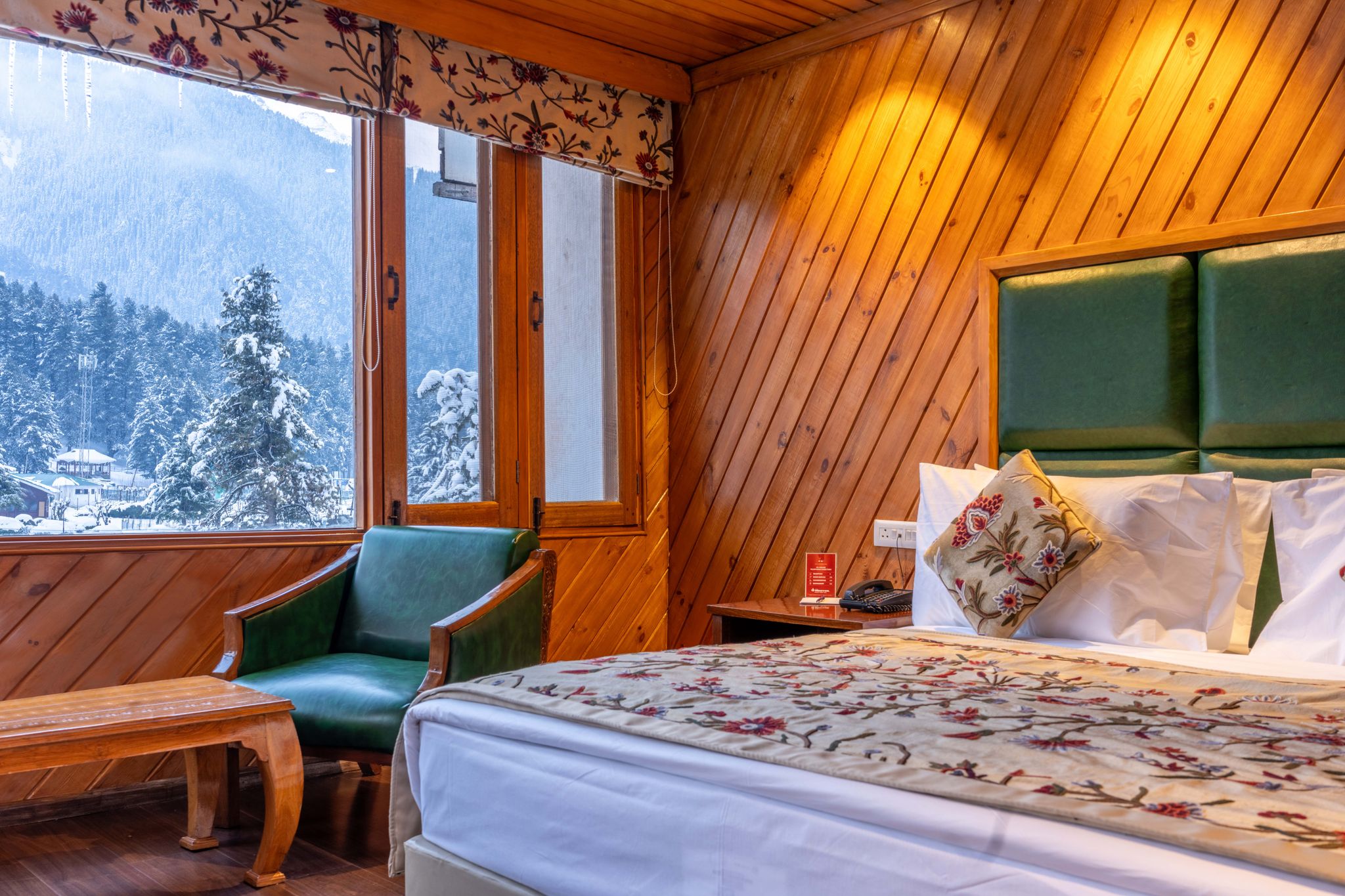 Heevan Pahalgam - River Front Luxury Retreat Deluxe Room River View 4