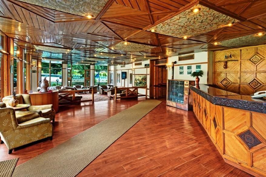 Food & Dining