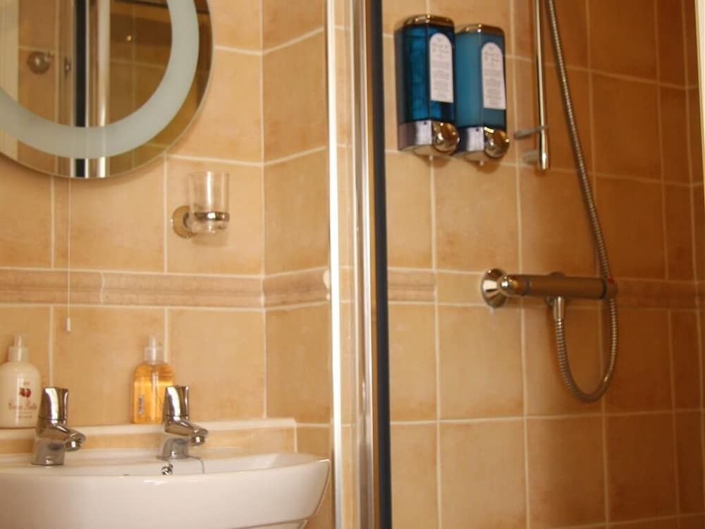 Wall Hill Farm Guest House Standard Twin Room, Ensuite (Feng Shui ) 2