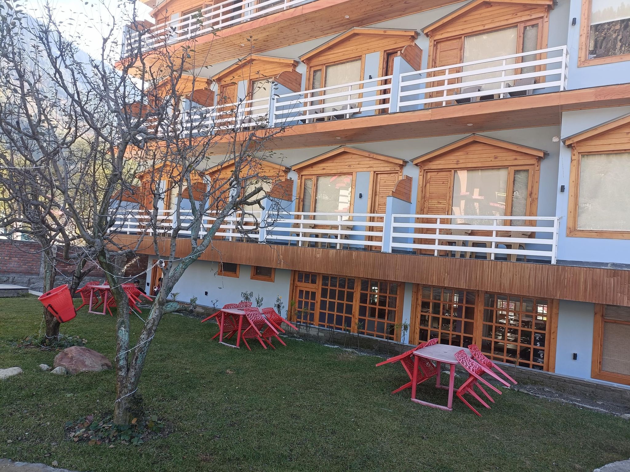The Husky Lodge And Cafe