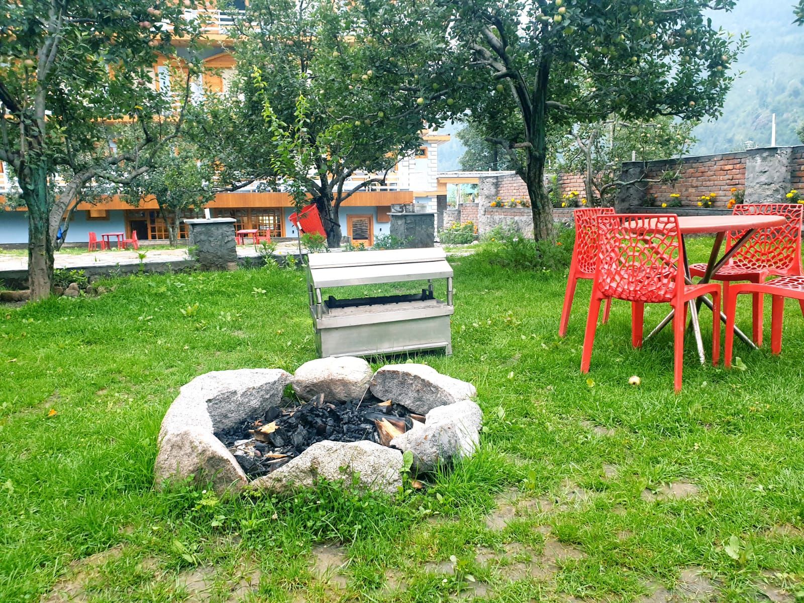 The Husky Lodge And Cafe