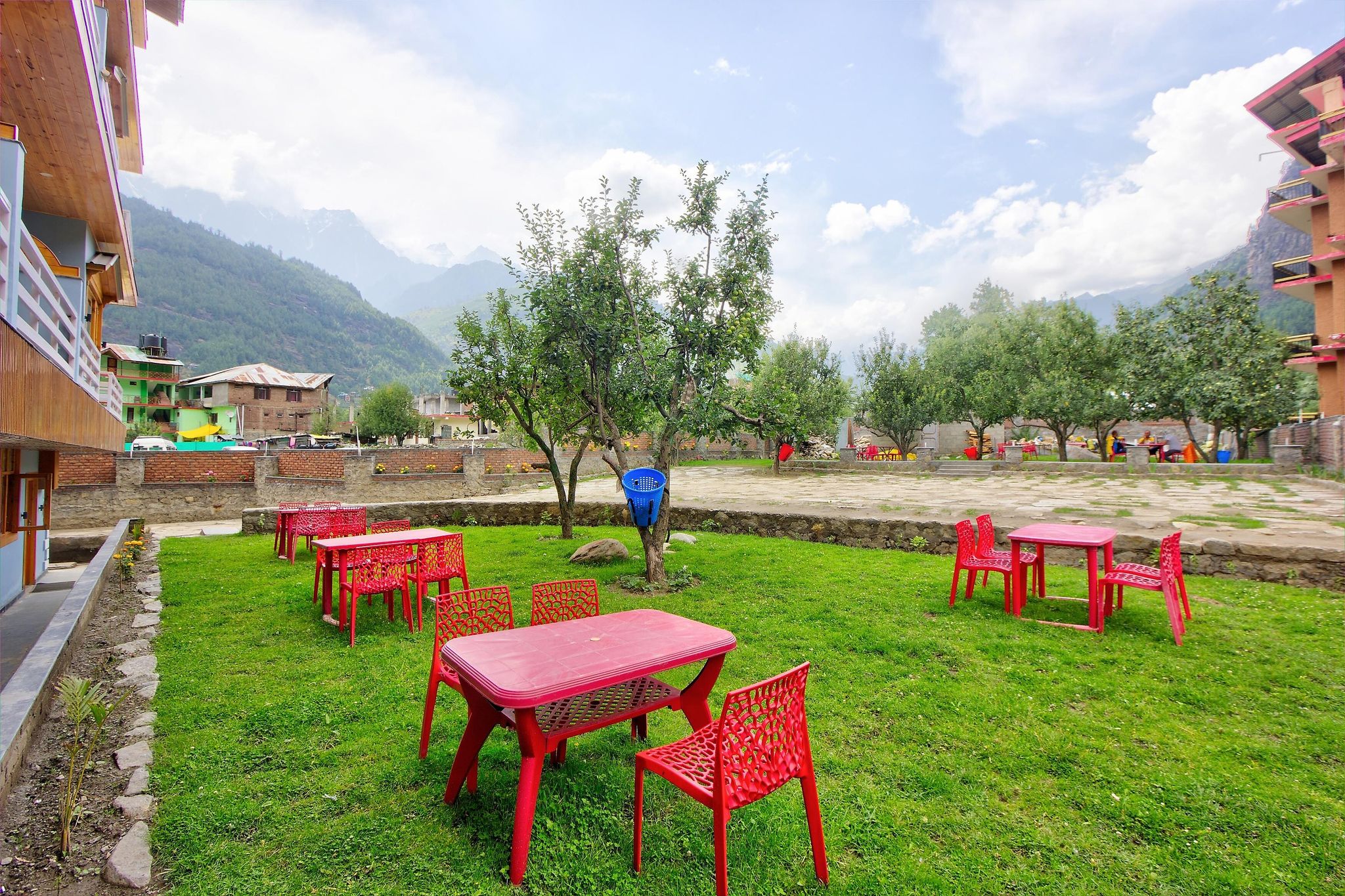 The Husky Lodge And Cafe