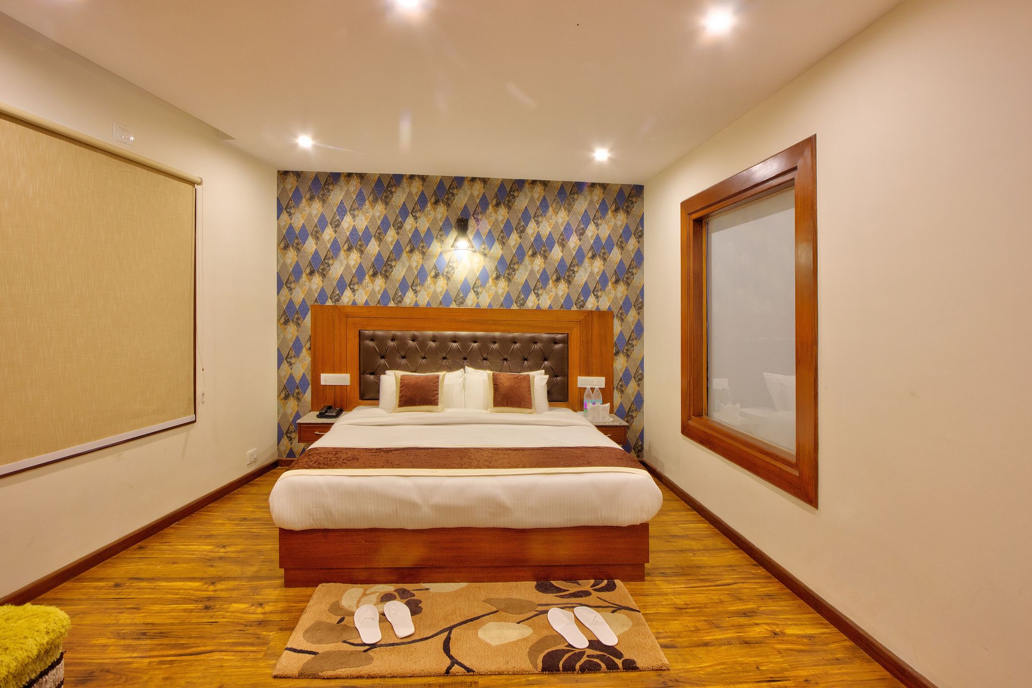 The Husky Lodge And Cafe Deluxe mountain view (with out balcony) 5