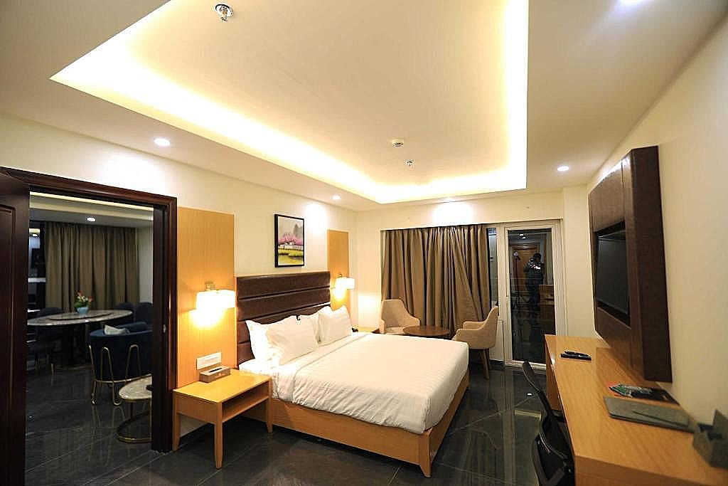 Apricot Suite Room - Pool View with Balcony