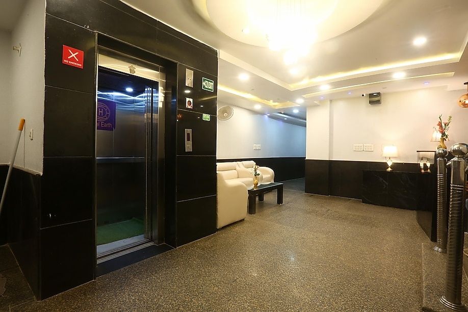 undefined Hotel Earth 2