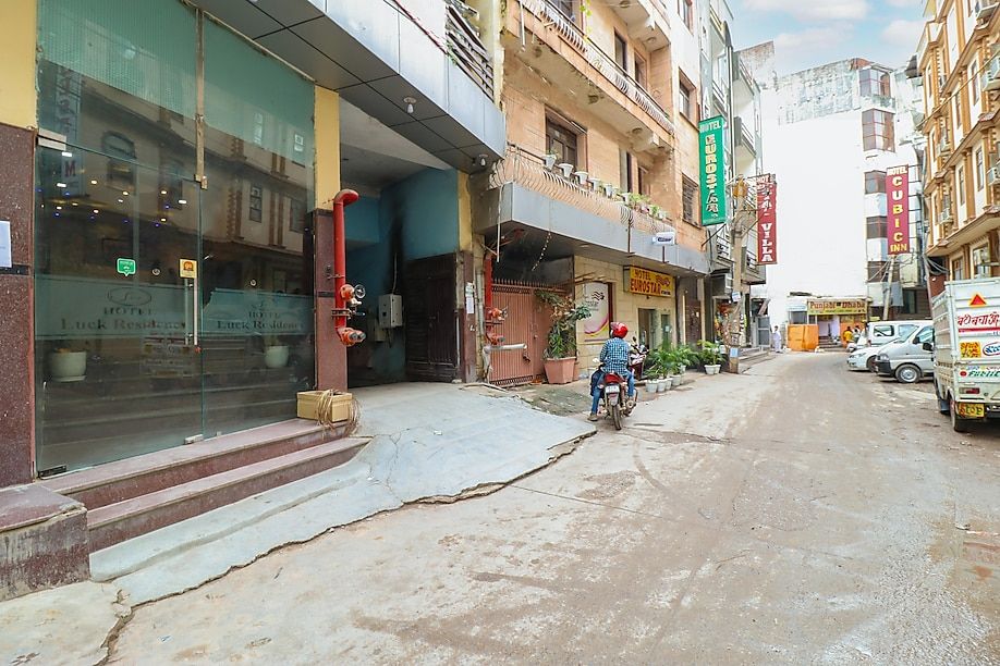 undefined Hotel Earth 4