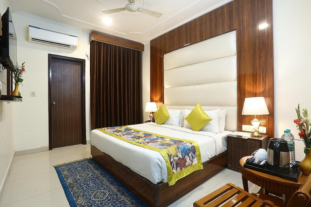 undefined Hotel Earth 10