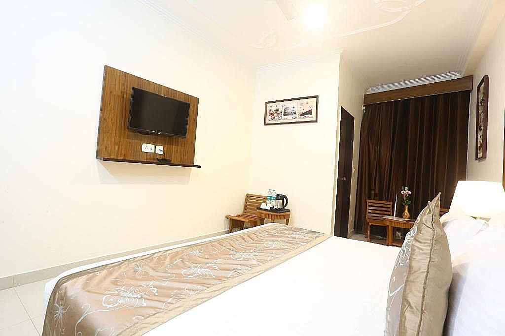 undefined Hotel Earth 9