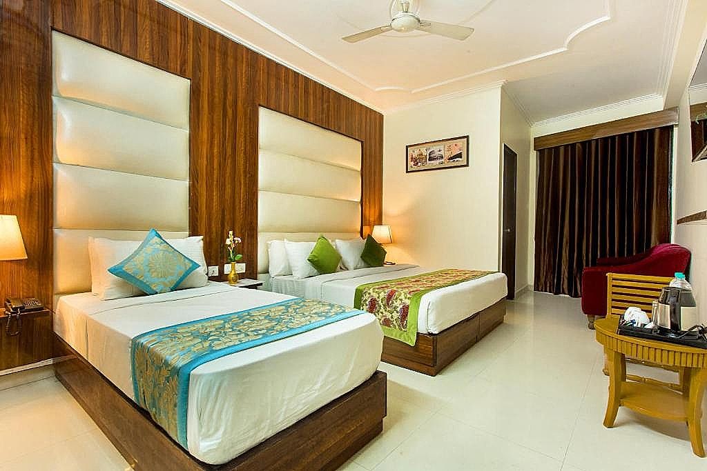 undefined Hotel Earth 7