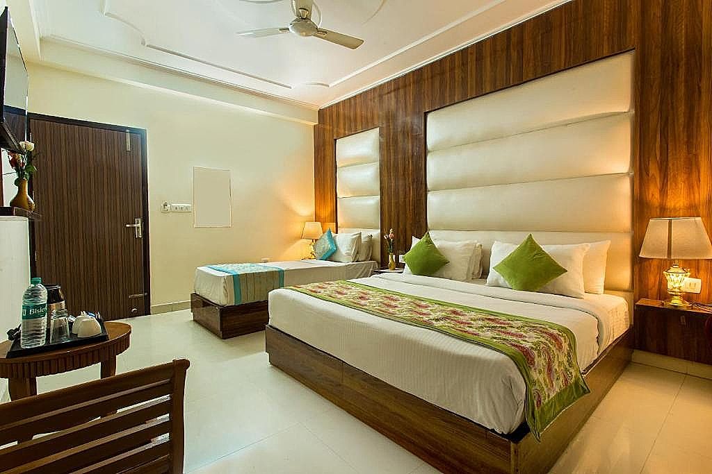 undefined Hotel Earth 10