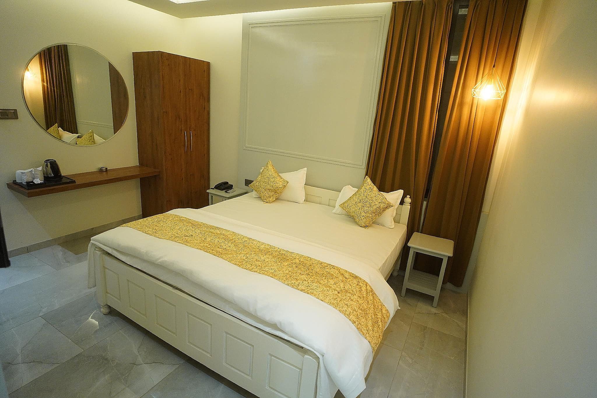 Hotel Lunar Stays Deluxe 3