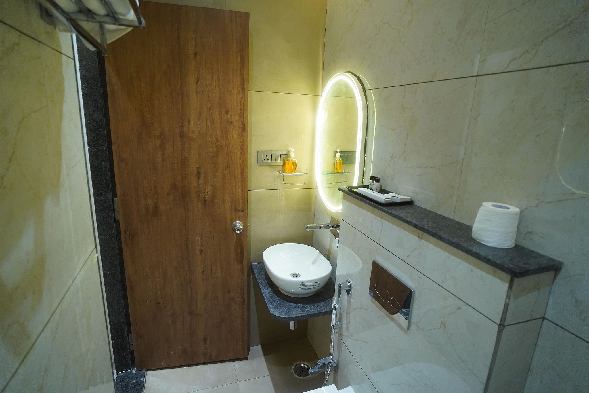 Hotel Lunar Stays Deluxe 8