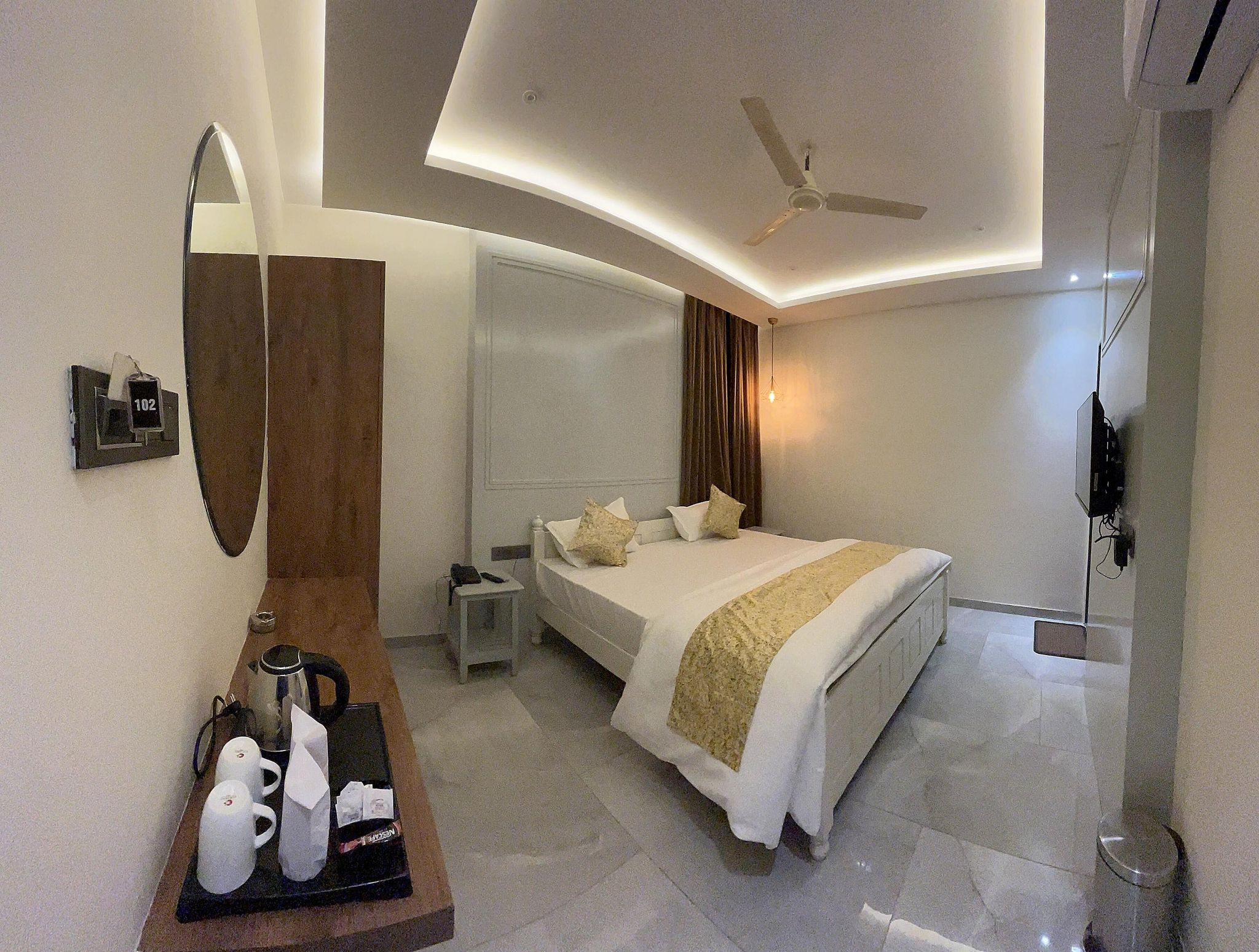 Hotel Lunar Stays Deluxe 6