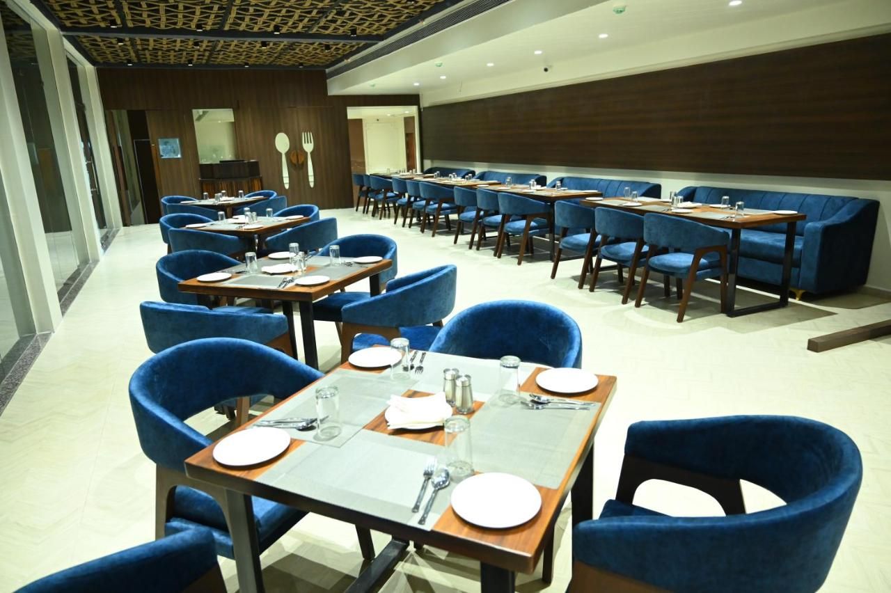 undefined HOTEL MAKHAN VIHAR 4