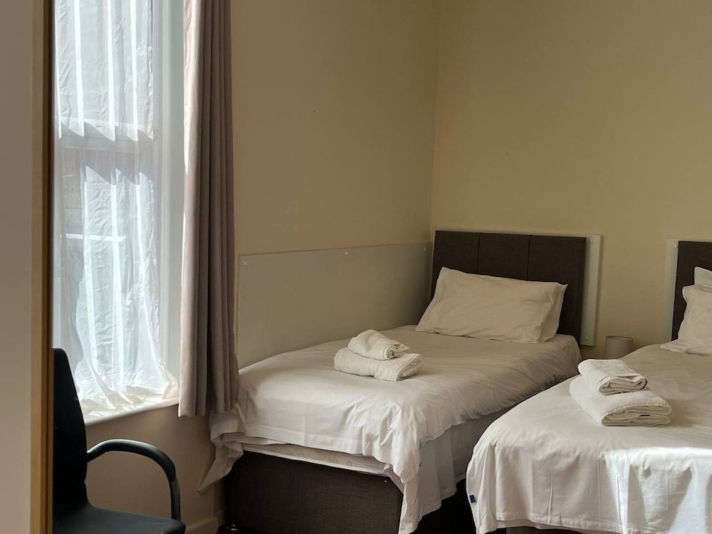 City Centre Guest House - Gloucester Park Twin Room, Ensuite 2