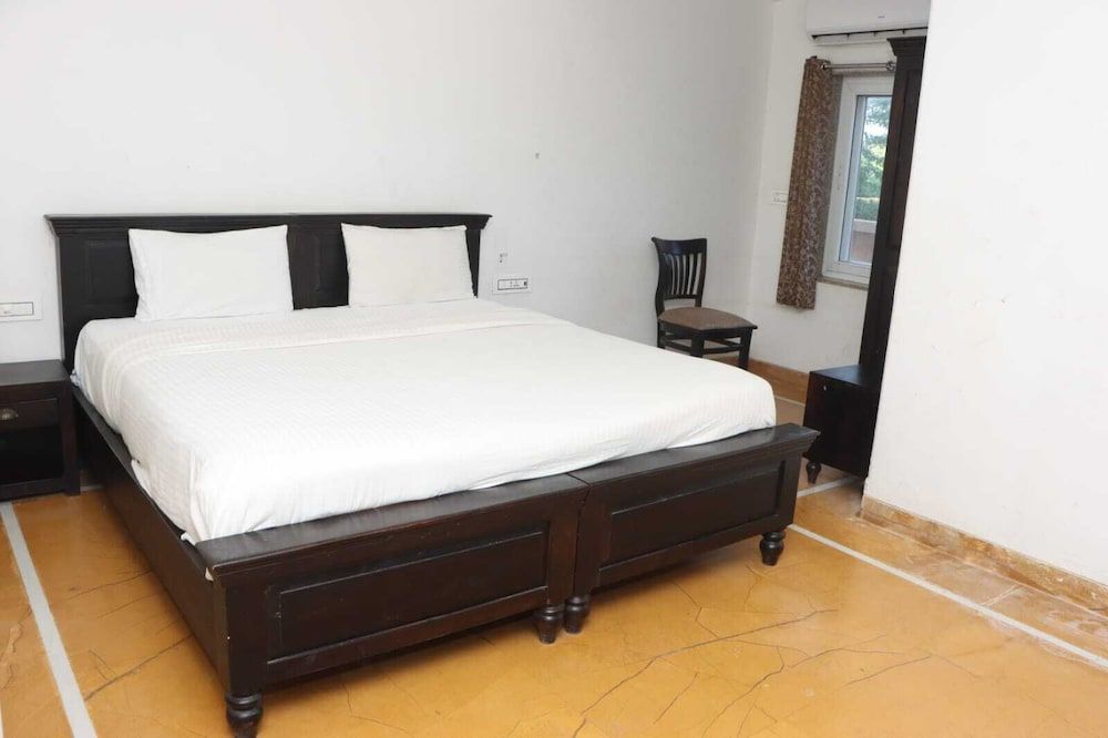 Hotel Marwar Palace Deluxe Room 4