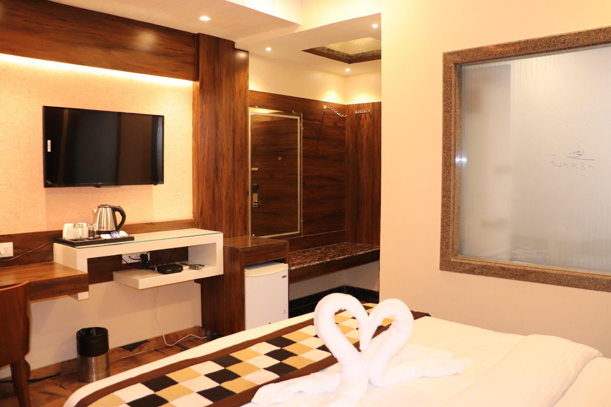 Hotel President Deluxe Room 7