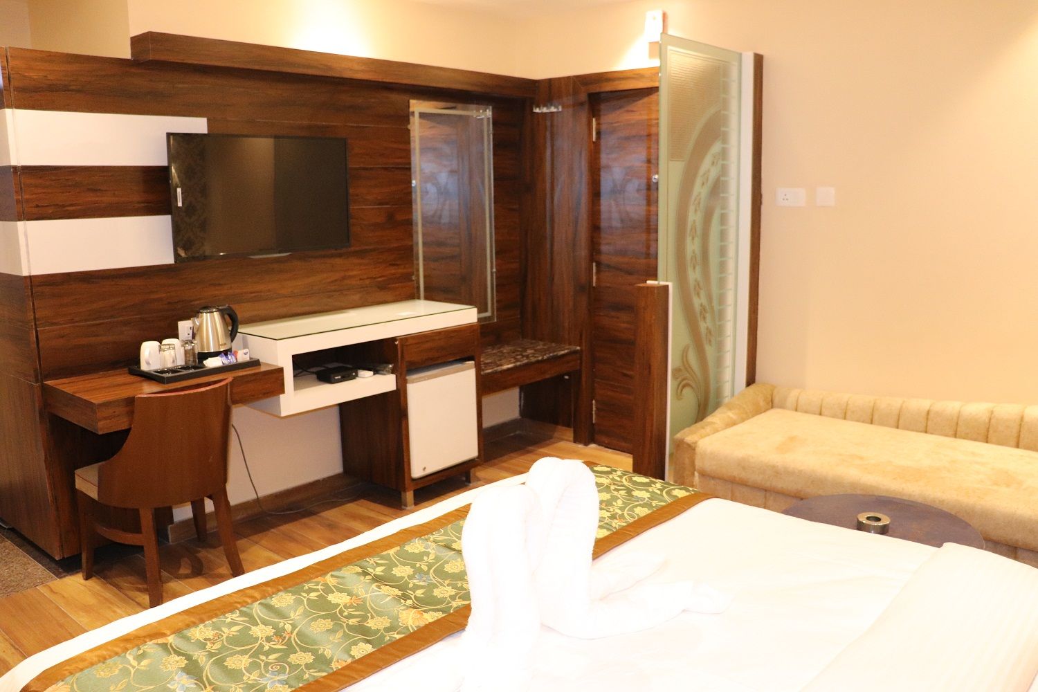 Hotel President Deluxe Room 6