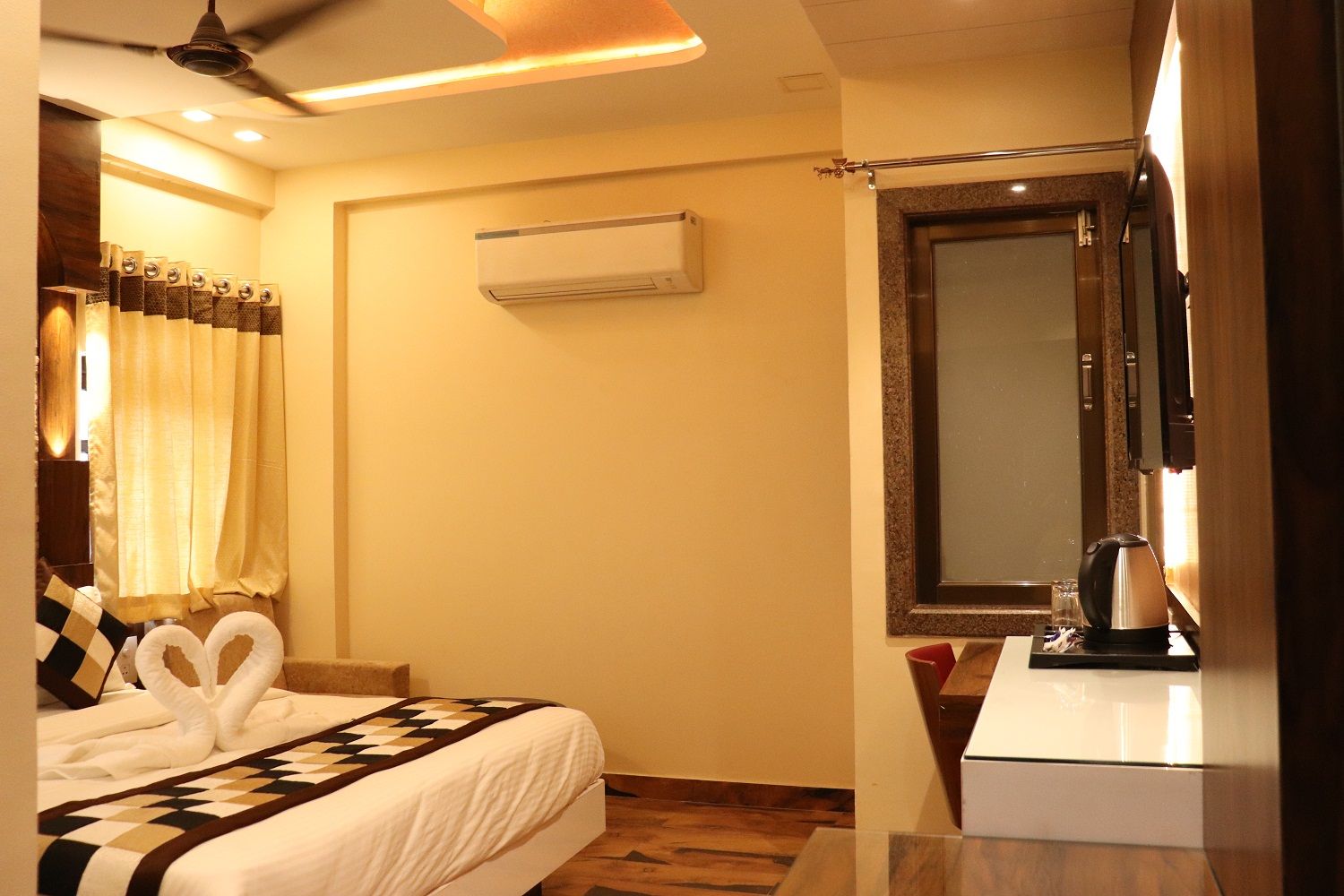 Hotel President Deluxe Room 2