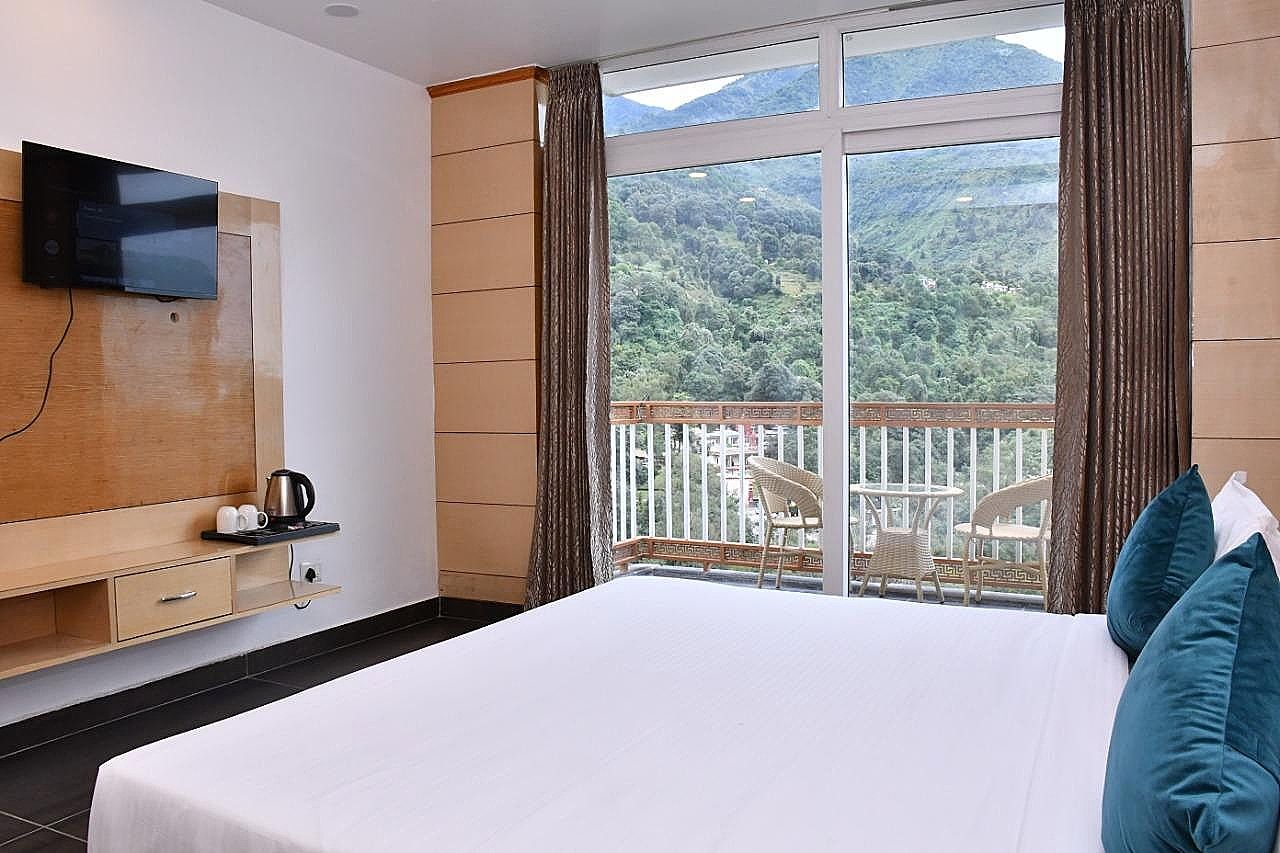 Luxury Room with Balcony