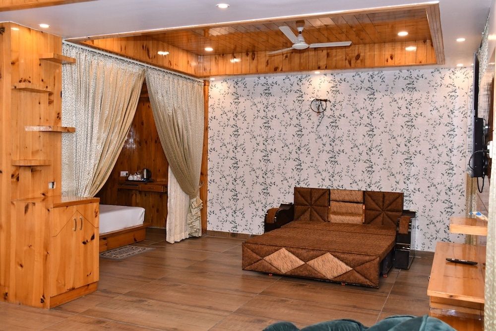 Family Room, 2 Bedrooms, Mountain View