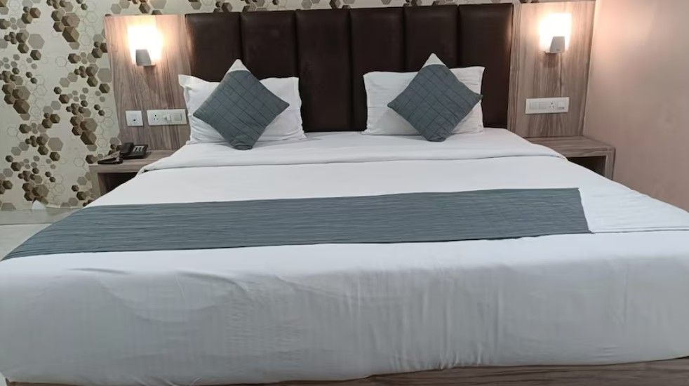  Hotel VIP Square Deluxe AC Room 2