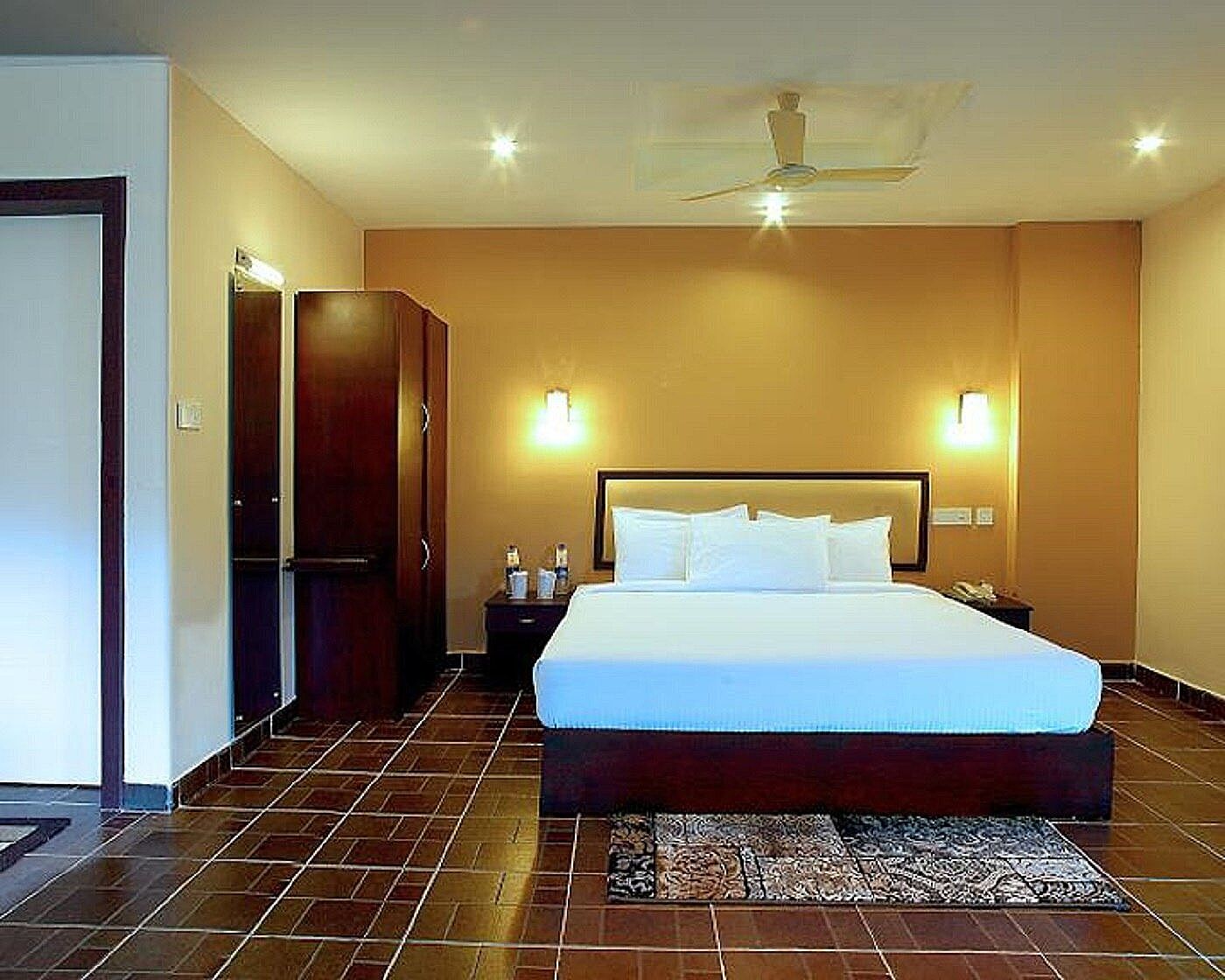 Misty Gate Budget Room