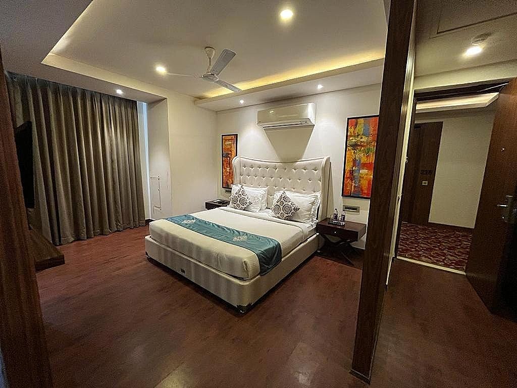 Pinaka Hotels & Resorts Deluxe Room 2