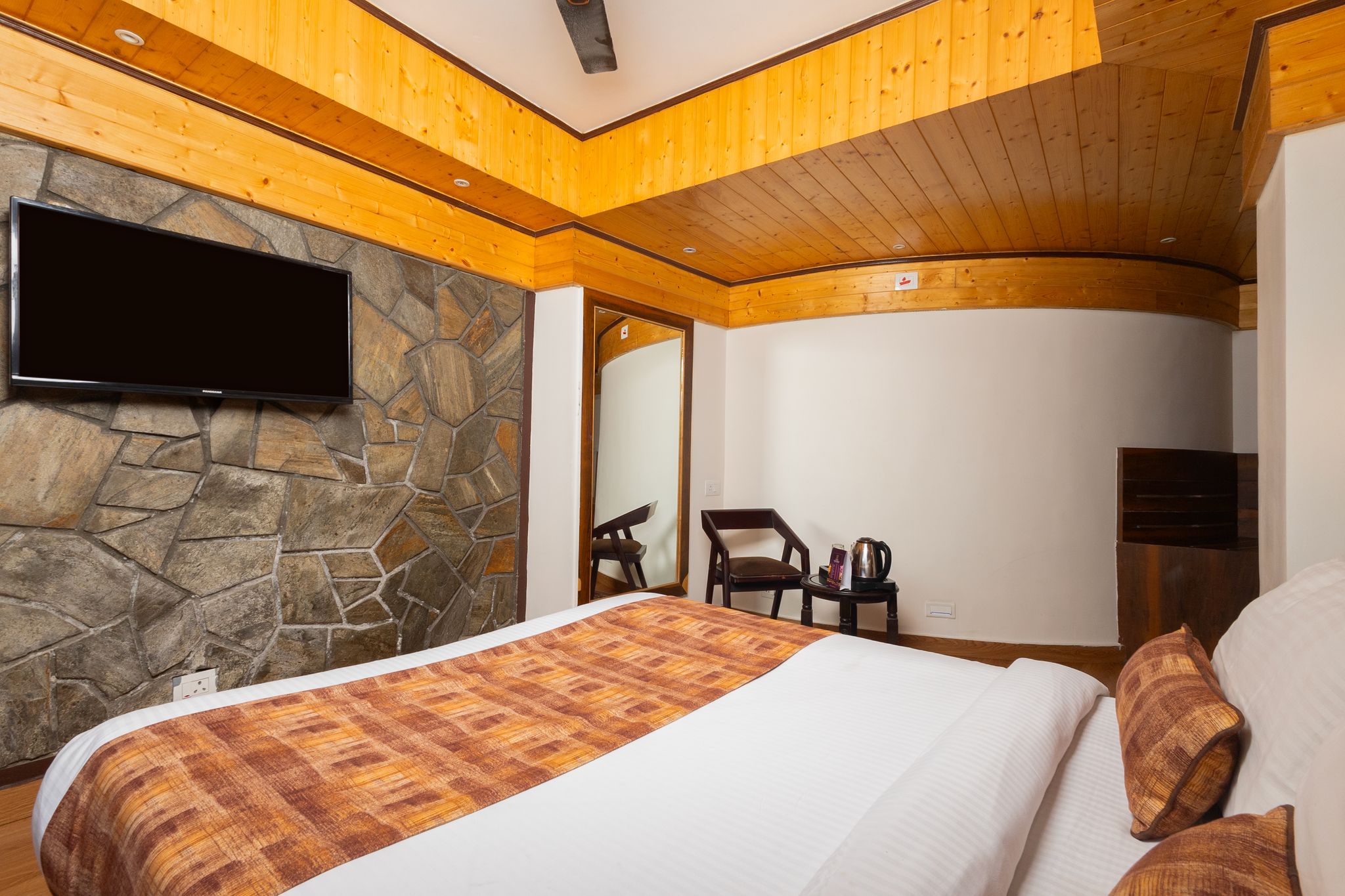 Sumitel Queens Yard Deluxe Double