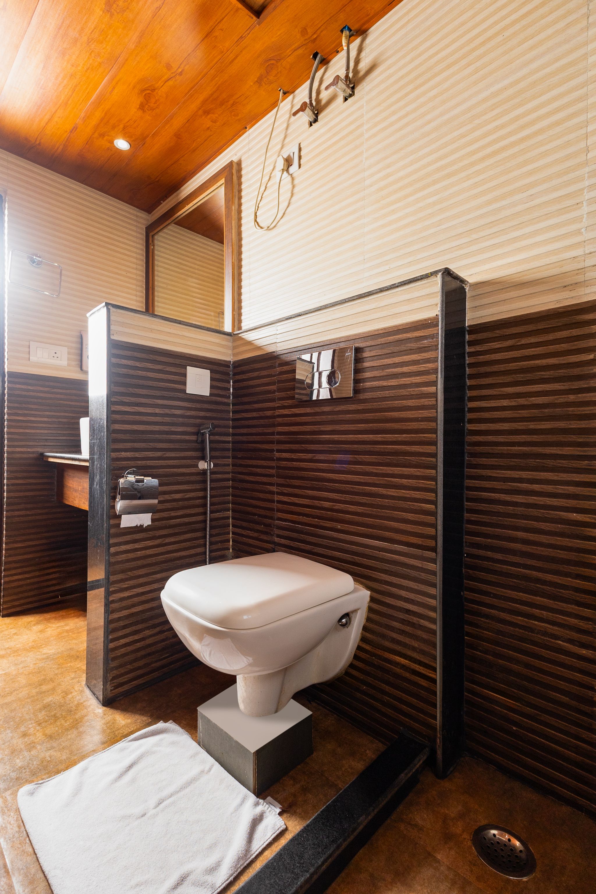 Sumitel Queens Yard Deluxe Double 6