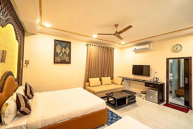 Rajwada Resort Executive King Bed 2