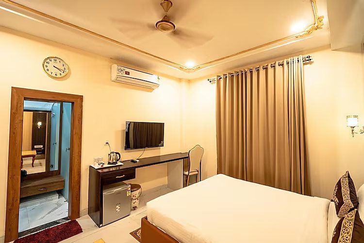 Rajwada Resort Executive King Bed 4