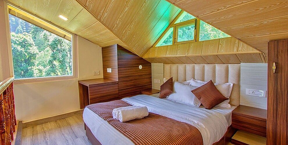 Deluxe with Mountain View