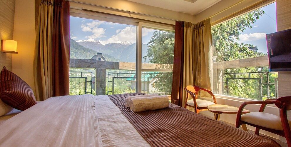 Deluxe with Balcony Mountain View