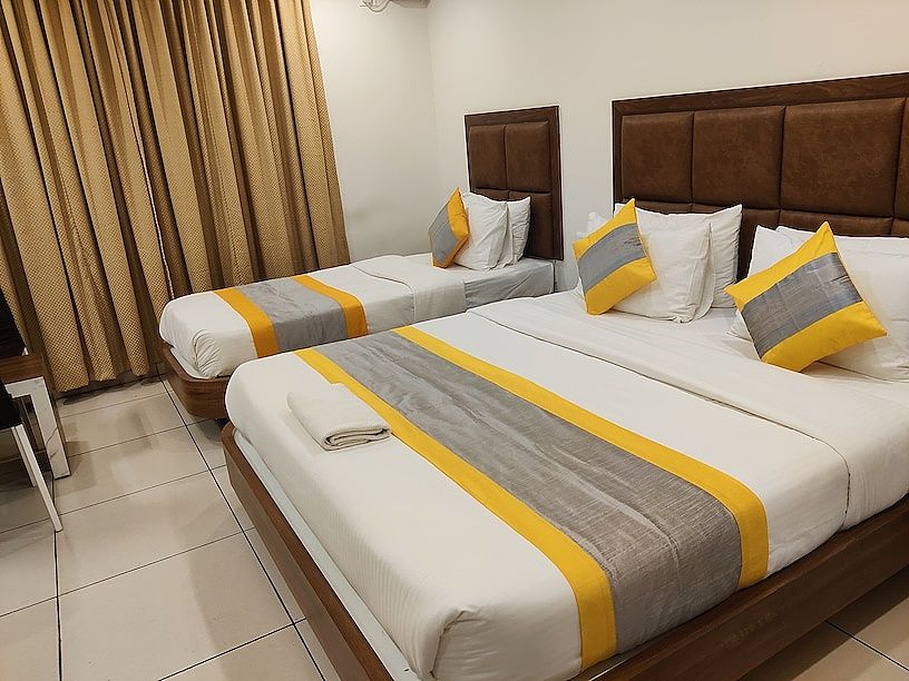 Relax Inn Deluxe AC 5