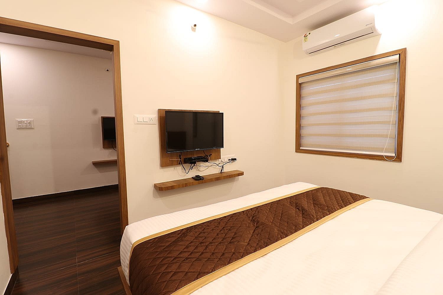 Sepoy Elite Deluxe Double Room 4