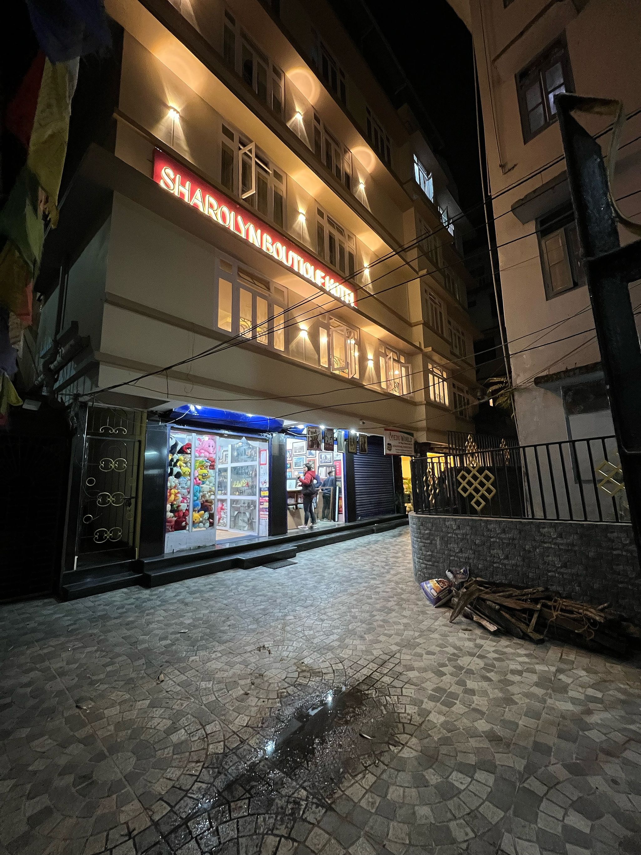 undefined Sharolyn Boutique Near Mg Marg 
