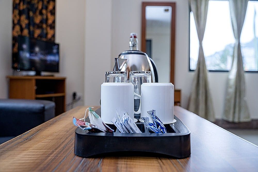 Sparrow Juniper Tree Near Mg Marg Comfort Room 35