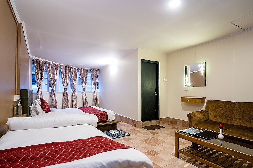 Sparrow Juniper Tree Near Mg Marg Comfort Room 10