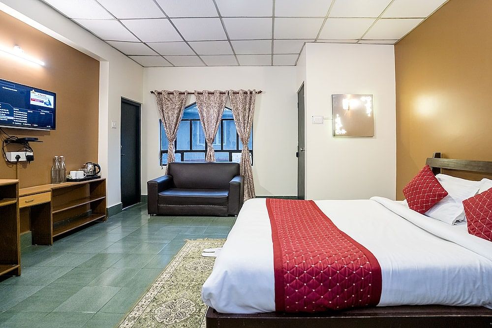 Sparrow Juniper Tree Near Mg Marg Comfort Room 16