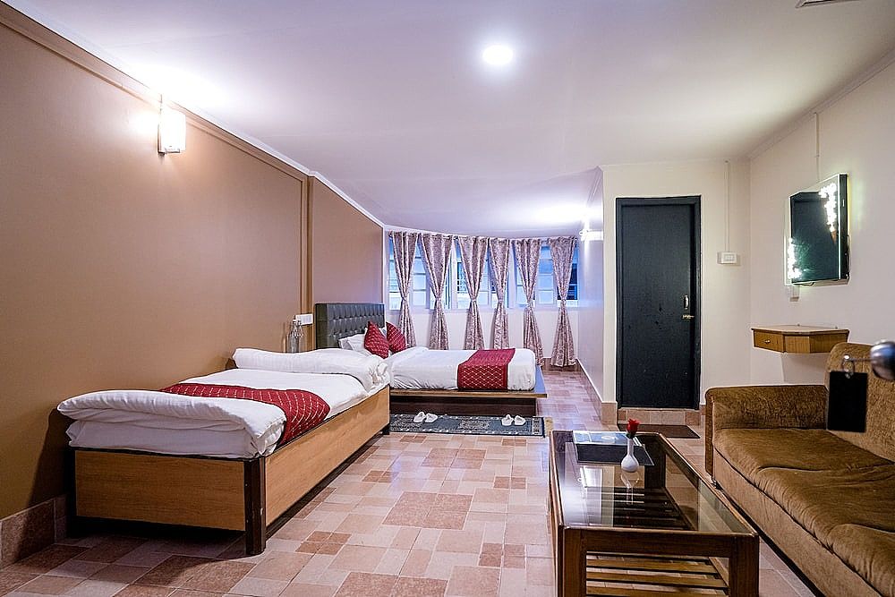 Sparrow Juniper Tree Near Mg Marg Comfort Room 15