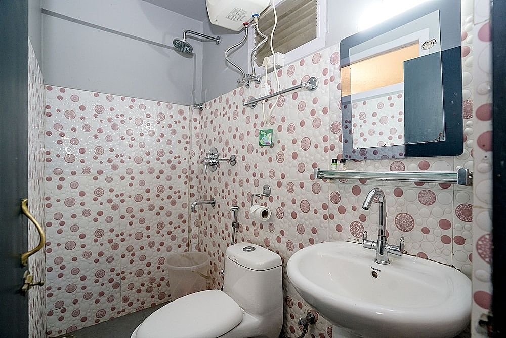 Sparrow Juniper Tree Near Mg Marg Comfort Room 26