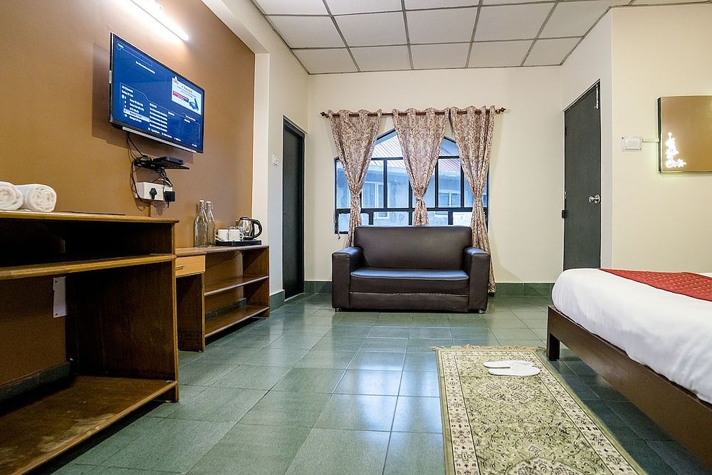 Sparrow Juniper Tree Near Mg Marg Comfort Room 39